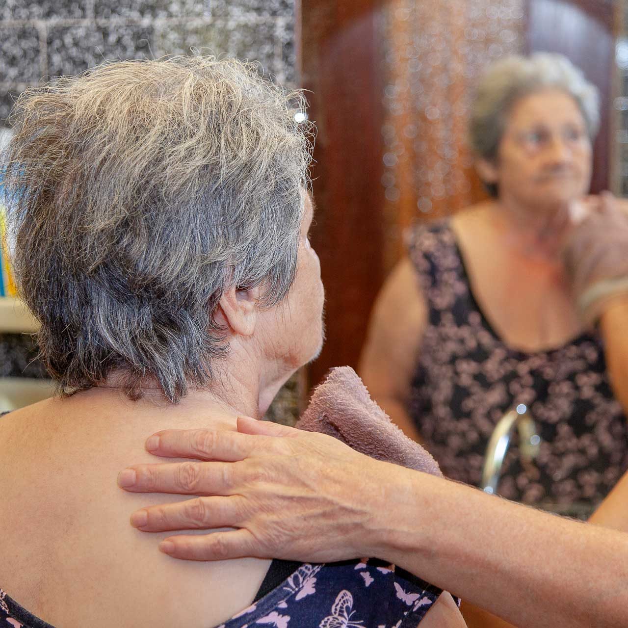 Service à la personne Aide à la toilette à Uzès avec Ange Gardien - Compenser une perte d'autonomie
