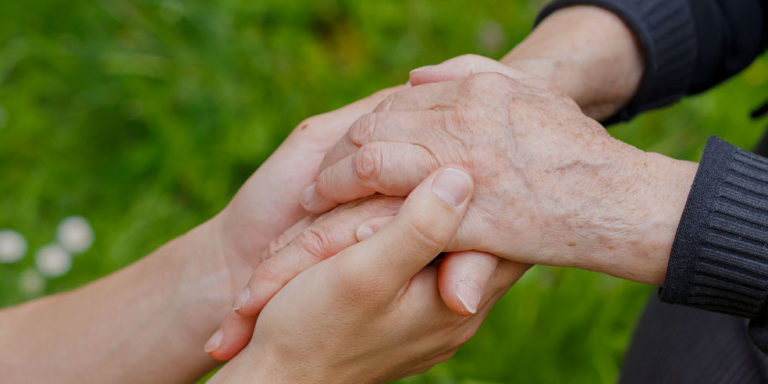 Journée mondiale de sensibilisation à la maltraitance des personnes âgées - article Ange Gardien Nîmes