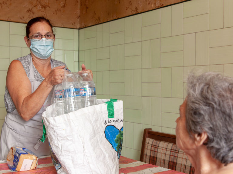 Service à la personne Accompagnement aux courses à Collias avec Ange Gardien - Compenser une perte d'autonomie