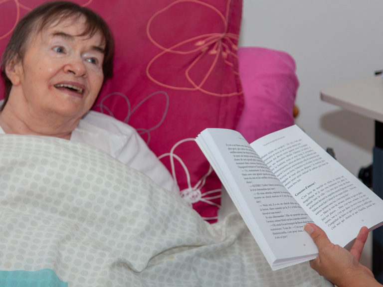 Garde malade Service à la personne à Remoulins avec Ange Gardien - Compenser une perte d'autonomie