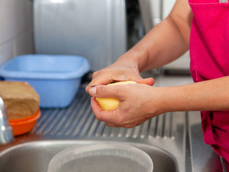 Préparation de repas avec Ange Gardien services à la personne à Nîmes