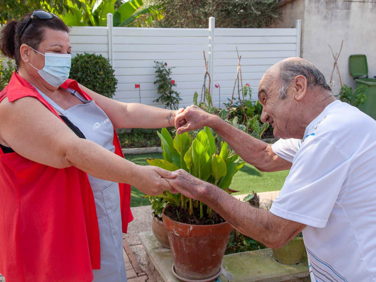 Accompagnement relationnel et social avec Ange Gardien services à la personne à Nîmes